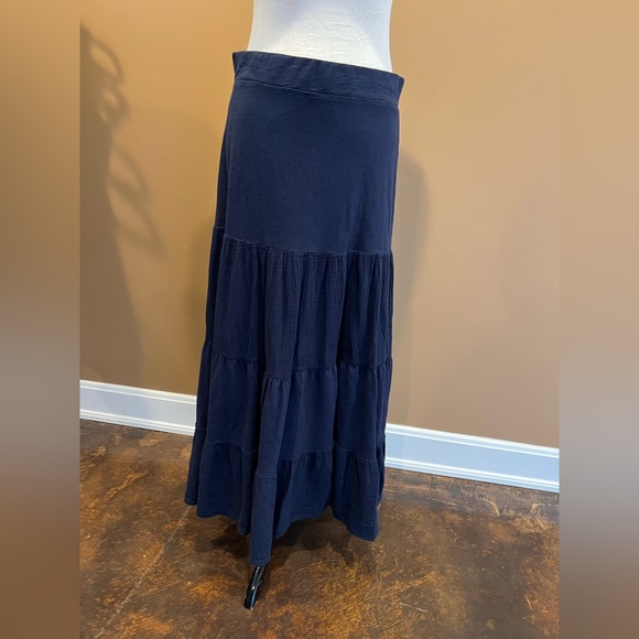 Modo doc navy skirt size medium - Picture 2 of 3